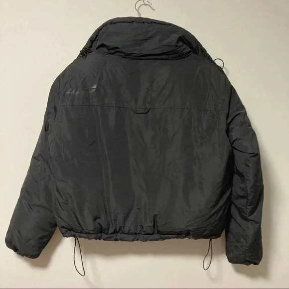 NWOT  BDG crop puffer black jacket - Picture 8 of 8
